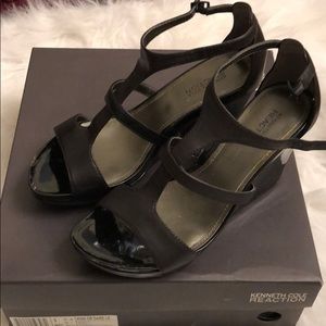 Kenneth Cole Reaction.Kiss or Dare• Size 9M